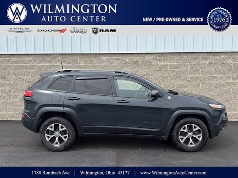 Used 2016 Jeep Cherokee Trailhawk w/ Cold Weather Group AWD/4WD image 1