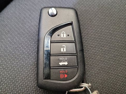 Used 2025 Toyota Corolla LE FWD image 32