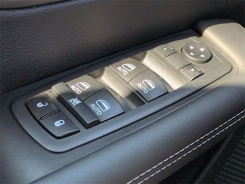 New 2026 Chrysler Pacifica Select image 24