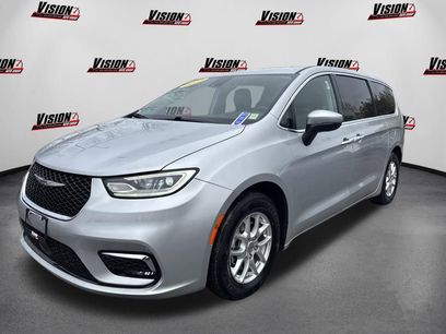 Used 2023 Chrysler Pacifica Touring-L