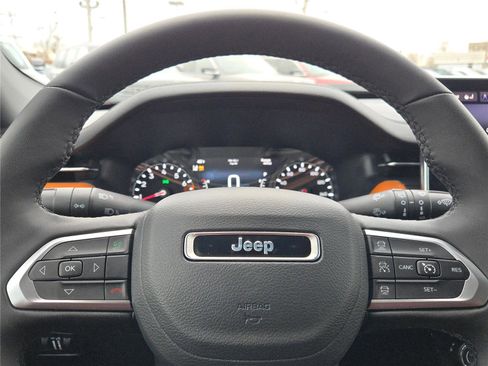 Certified 2024 Jeep Compass Limited image 35