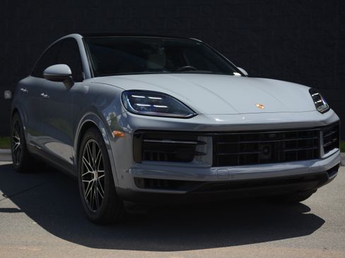 Certified 2026 Porsche Cayenne Coupe AWD/4WD image 9