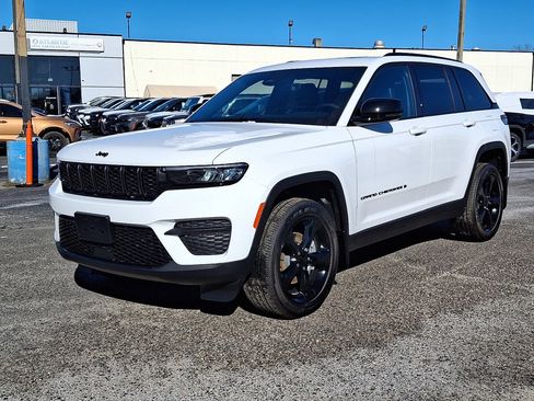 New 2025 Jeep Grand Cherokee 4WD image 1