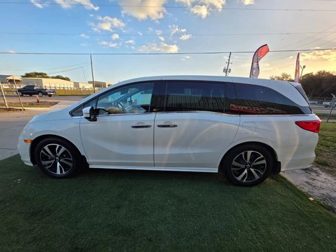 Used 2018 Honda Odyssey Elite image 4