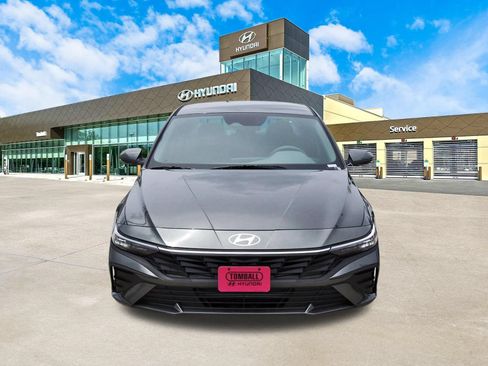 Certified 2026 Hyundai Elantra SE FWD image 2