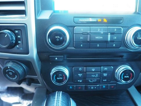 Used 2018 Ford F150 Platinum w/ Equipment Group 701A Luxury image 11