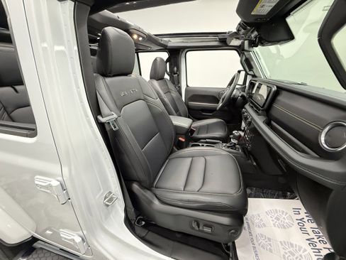 Used 2024 Jeep Wrangler Unlimited Sahara AWD/4WD image 19