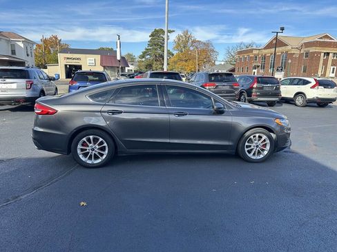 Used 2020 Ford Fusion SE image 6