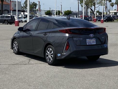 Used 2021 Toyota Prius Prime XLE image 4