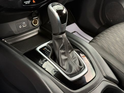 Used 2020 Nissan Rogue SV FWD image 16