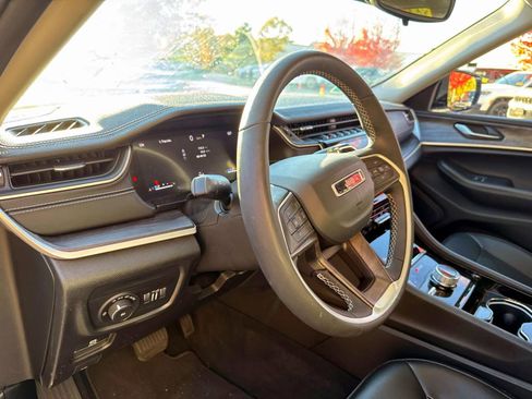 Used 2023 Jeep Grand Cherokee Limited w/ Black Appearance Package image 6