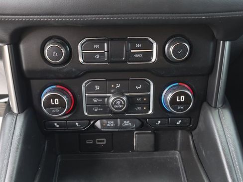 Used 2021 Chevrolet Suburban LT RWD image 20