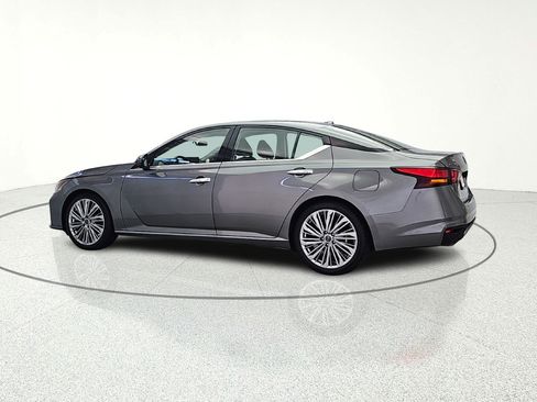 Used 2023 Nissan Altima 2.5 SL FWD image 4