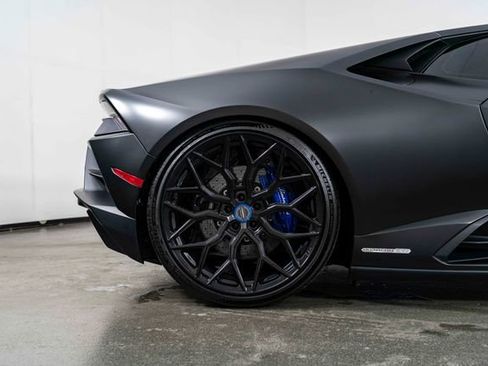 Used 2020 Lamborghini Huracan EVO image 10