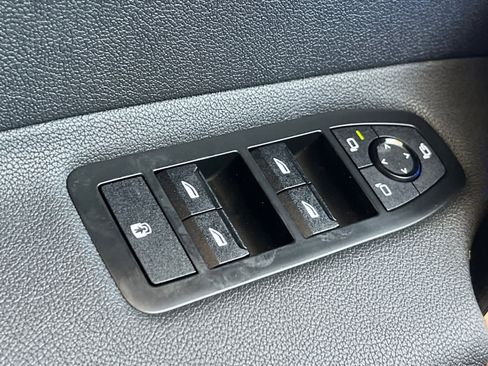 Used 2025 BMW iX xDrive50 w/ Premium Package AWD/4WD image 14
