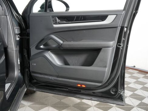 Certified 2024 Porsche Cayenne AWD/4WD image 42