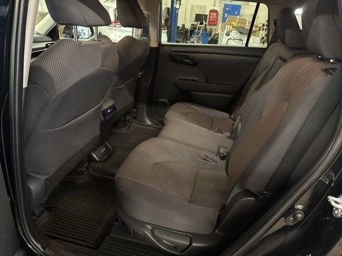 Used 2022 Toyota Highlander LE AWD/4WD image 21