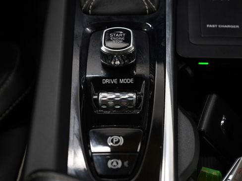 Used 2018 Volvo XC60 T6 R-Design w/ Convenience Package image 21