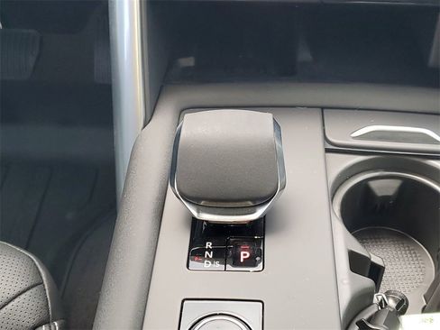 New 2025 Land Rover Discovery S image 20