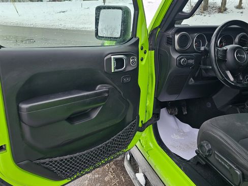 Used 2021 Jeep Gladiator Willys image 19