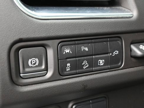 Used 2022 GMC Yukon XL AT4 w/ AT4 Premium Package image 17