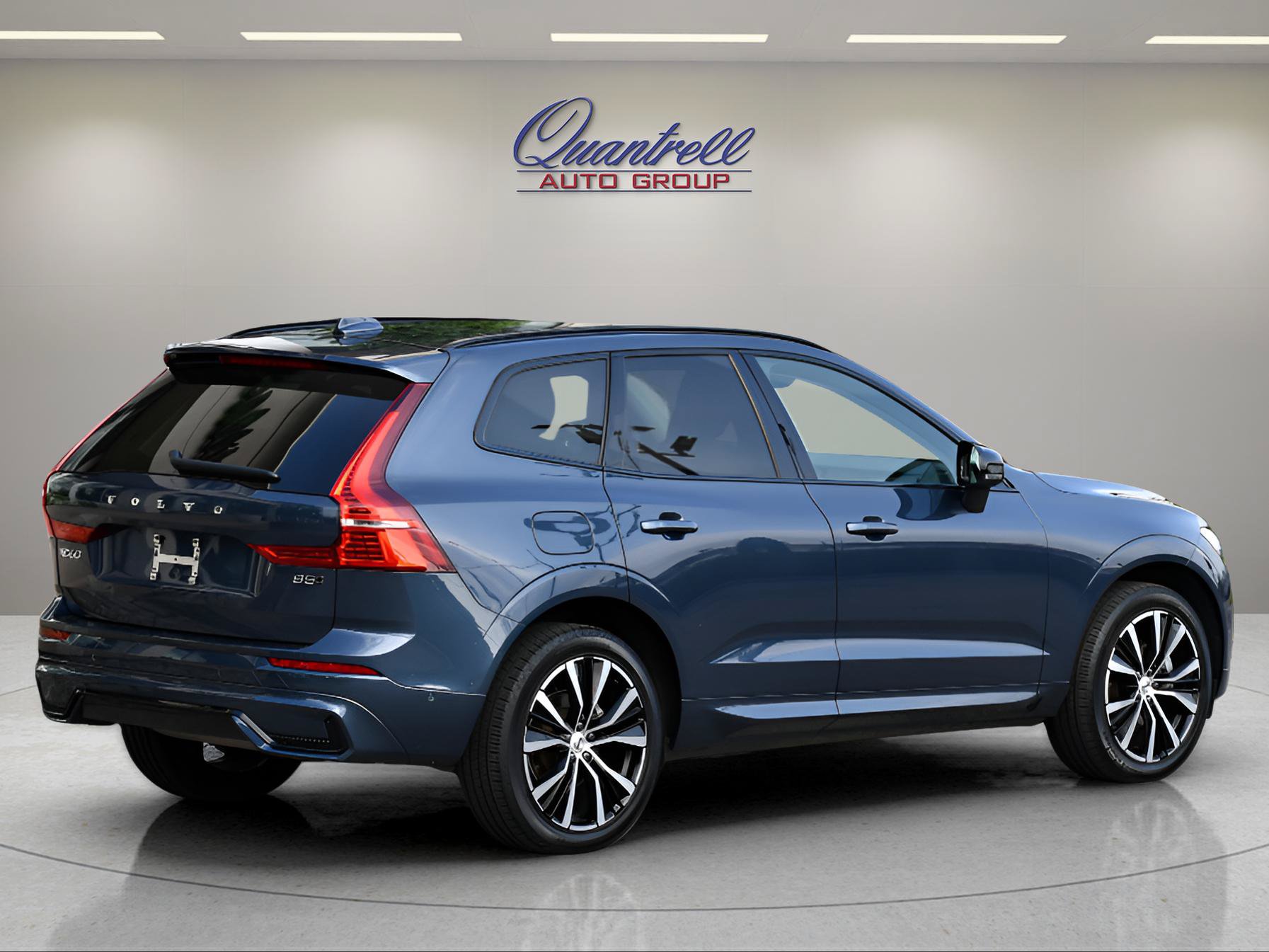 Certified 2024 Volvo XC60 B5 Plus w/ Climate Package AWD/4WD image 4