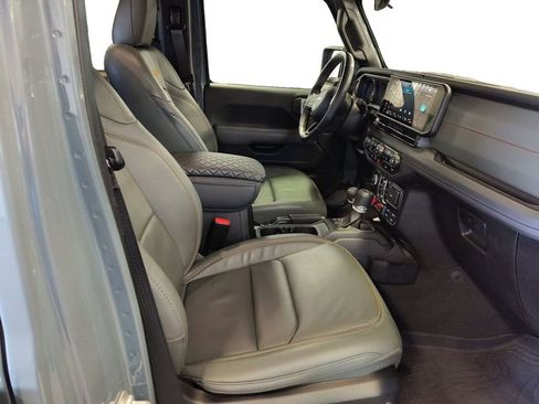 Used 2024 Jeep Gladiator Mojave w/ Convenience Group image 17