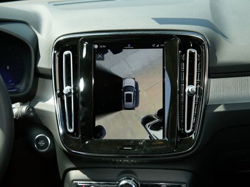 New 2026 Volvo XC40 B5 Plus w/ Protection Package Premier image 21