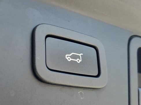 Used 2019 Land Rover Range Rover Velar S image 15