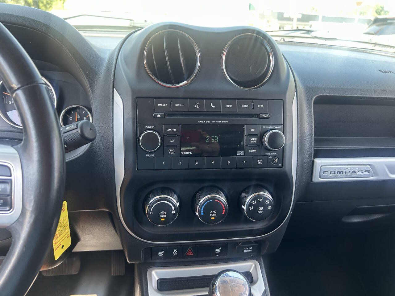 Used 2017 Jeep Compass Latitude FWD image 22