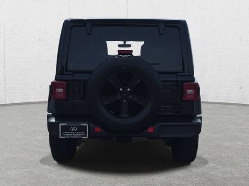 Used 2022 Jeep Wrangler Unlimited Sahara AWD/4WD image 6