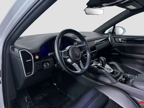 Certified 2022 Porsche Cayenne Coupe image 4