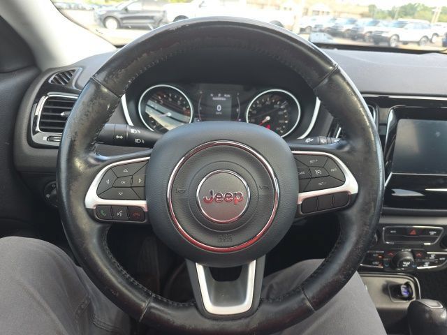 Used 2019 Jeep Compass Latitude FWD image 14