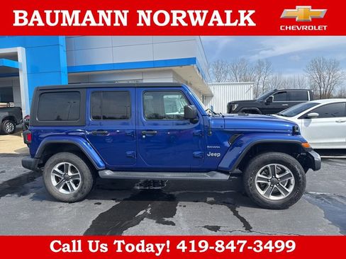 Used 2020 Jeep Wrangler Unlimited Sahara image 8