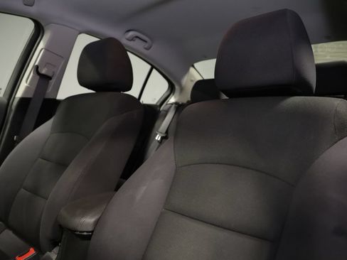 Used 2014 Chevrolet Cruze LT w/ Technology Package FWD image 13