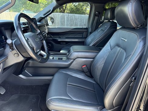 Used 2023 Ford Expedition Platinum RWD image 9