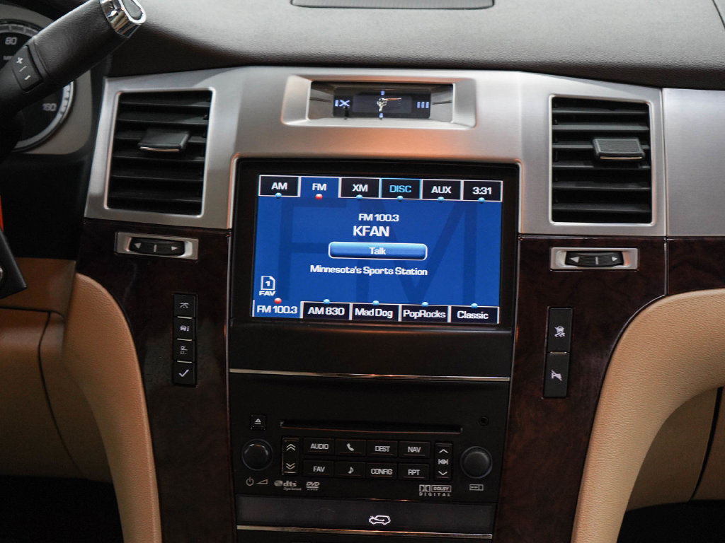 Used 2011 Cadillac Escalade Luxury AWD/4WD image 15