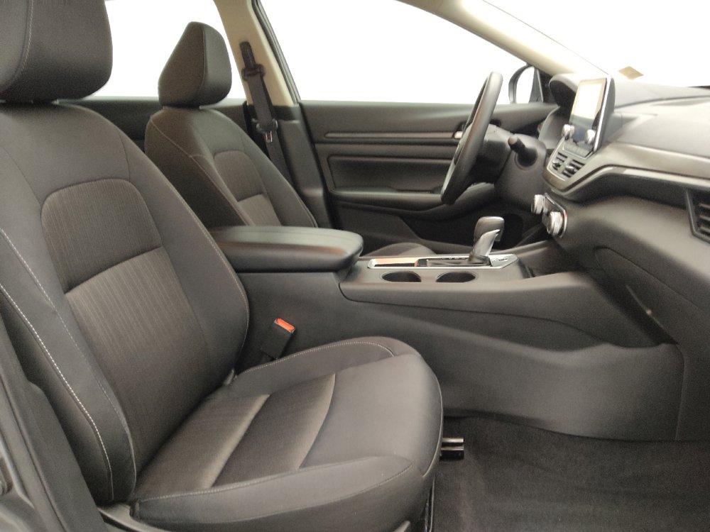 Used 2025 Nissan Altima 2.5 SV FWD image 21
