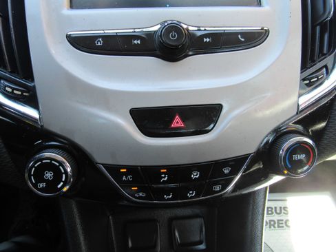 Used 2018 Chevrolet Cruze LS FWD image 17
