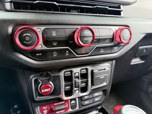 Used 2024 Jeep Gladiator Sport image 19