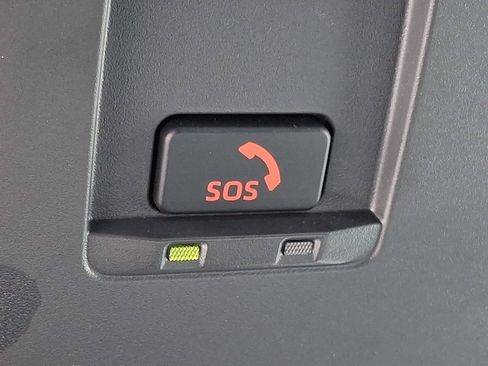 Used 2025 Toyota Camry SE FWD image 25