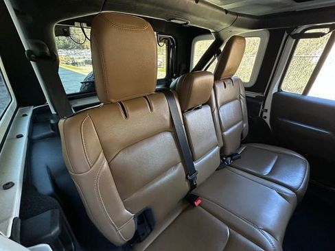 Used 2021 Jeep Wrangler Unlimited Rubicon w/ Dual Top Group AWD/4WD image 37