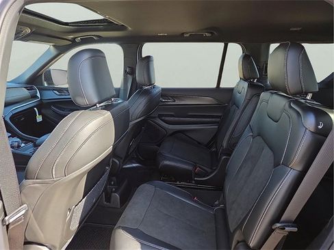 New 2025 Jeep Grand Cherokee L Altitude image 7