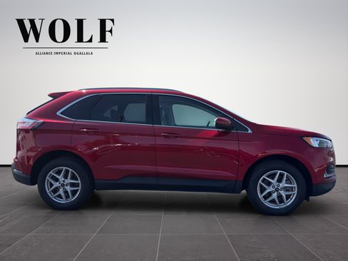 Used 2024 Ford Edge SEL w/ Convenience Package AWD/4WD image 3
