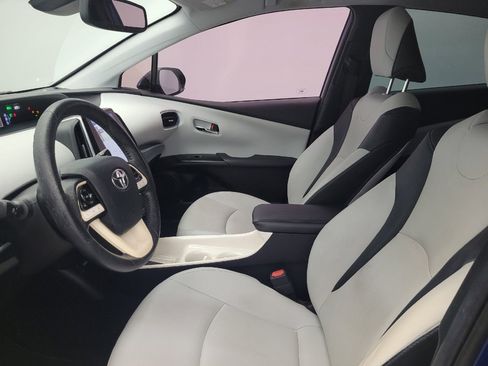 Used 2018 Toyota Prius Four Touring w/ Premium Convenience Package image 17