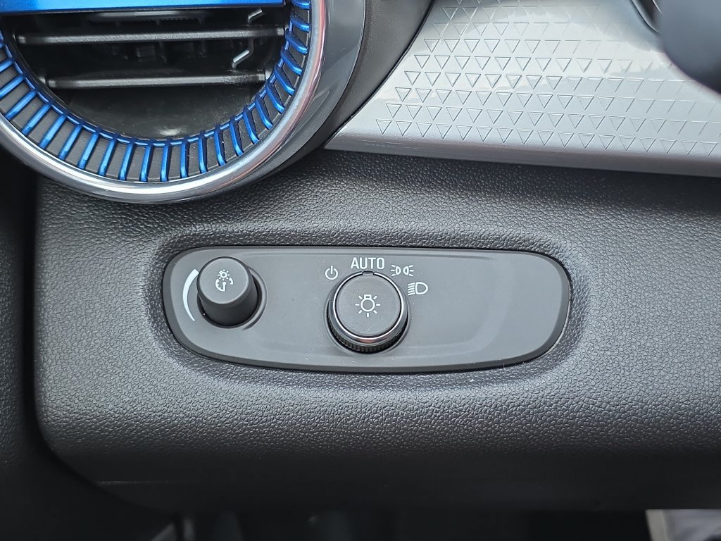 Used 2025 Chevrolet Trax LT FWD image 26