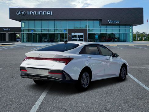 New 2026 Hyundai Elantra Hybrid FWD image 7