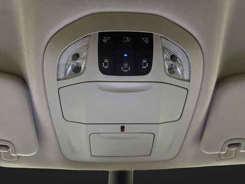 Certified 2023 Chrysler Pacifica Touring-L image 24