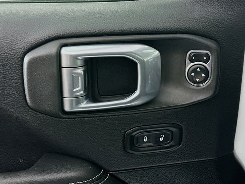 Used 2023 Jeep Wrangler Sahara w/ Cold Weather Group image 15