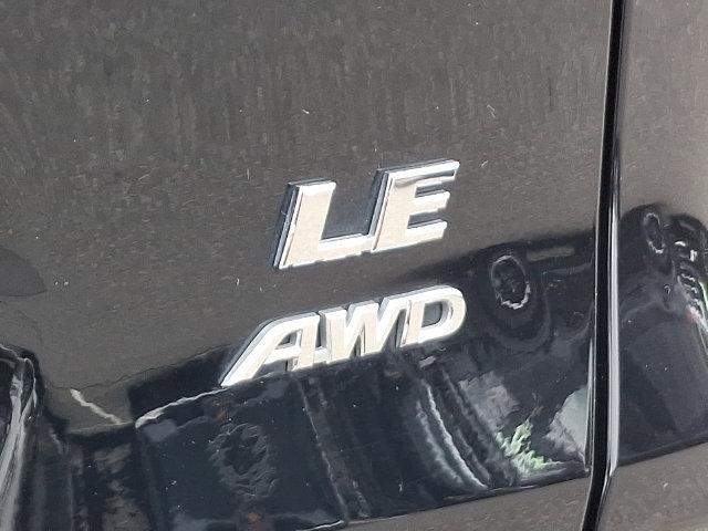 Used 2024 Toyota RAV4 LE AWD/4WD image 32